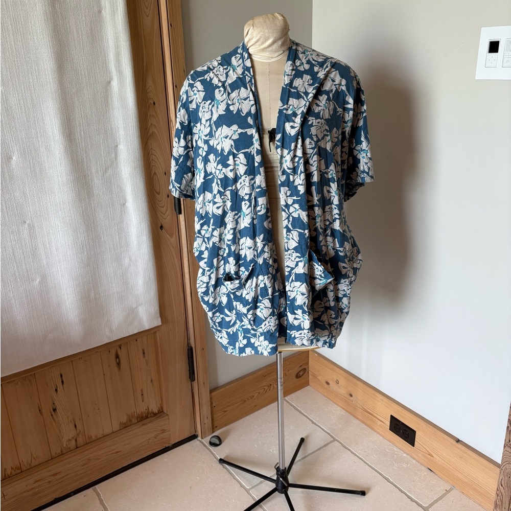 Known Supply Elegant Blue and White Floral Swim Coverup